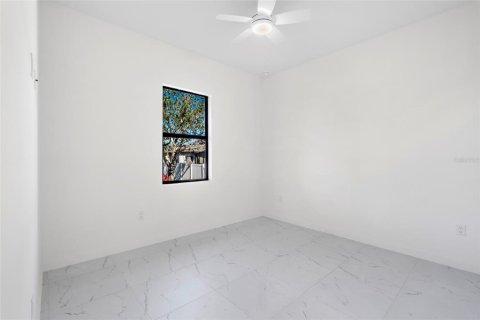 House in Lehigh Acres, Florida 4 bedrooms, 161.37 sq.m. № 1778552 - photo 23