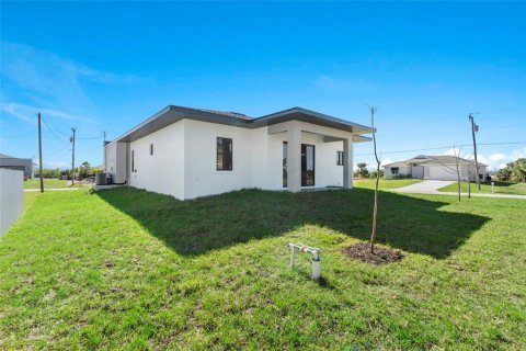 House in Lehigh Acres, Florida 4 bedrooms, 161.37 sq.m. № 1778552 - photo 29