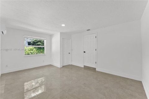 Villa ou maison à vendre à Biscayne Park, Floride: 3 chambres, 171.59 m2 № 2186058 - photo 15