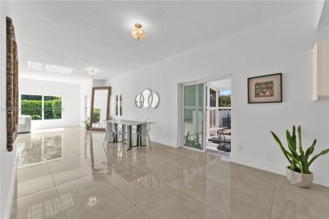 Villa ou maison à vendre à Biscayne Park, Floride: 3 chambres, 171.59 m2 № 2186058 - photo 7