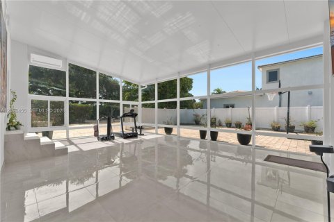 Villa ou maison à vendre à Biscayne Park, Floride: 3 chambres, 171.59 m2 № 2186058 - photo 4