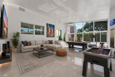 Villa ou maison à vendre à Biscayne Park, Floride: 3 chambres, 171.59 m2 № 2186058 - photo 5