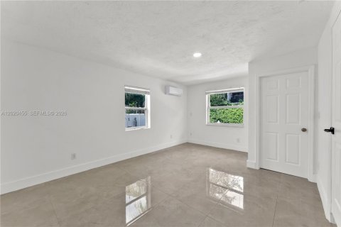 Villa ou maison à vendre à Biscayne Park, Floride: 3 chambres, 171.59 m2 № 2186058 - photo 16