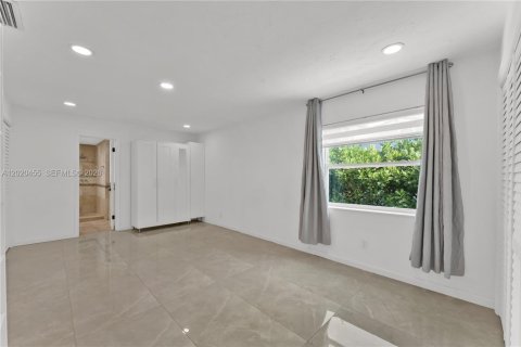 Villa ou maison à vendre à Biscayne Park, Floride: 3 chambres, 171.59 m2 № 2186058 - photo 13