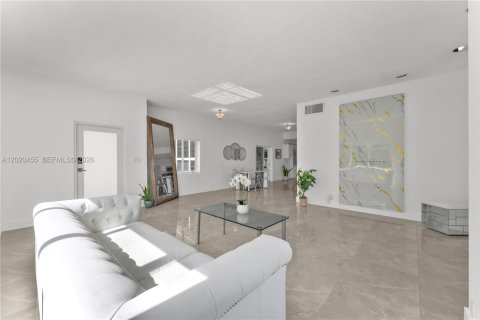 Villa ou maison à vendre à Biscayne Park, Floride: 3 chambres, 171.59 m2 № 2186058 - photo 28