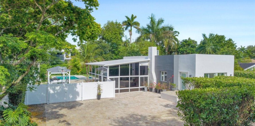 Villa ou maison à Biscayne Park, Floride 3 chambres, 171.59 m2 № 2186058