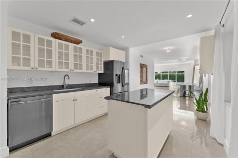 Villa ou maison à vendre à Biscayne Park, Floride: 3 chambres, 171.59 m2 № 2186058 - photo 24