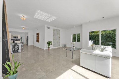 Villa ou maison à vendre à Biscayne Park, Floride: 3 chambres, 171.59 m2 № 2186058 - photo 29