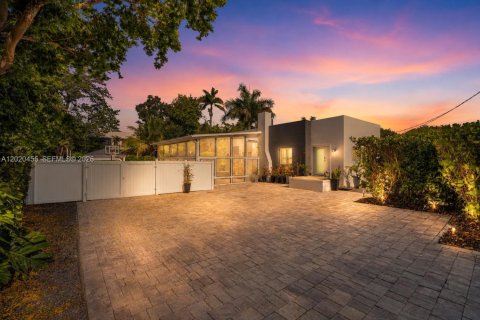 Villa ou maison à vendre à Biscayne Park, Floride: 3 chambres, 171.59 m2 № 2186058 - photo 2