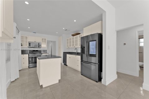 Villa ou maison à vendre à Biscayne Park, Floride: 3 chambres, 171.59 m2 № 2186058 - photo 25