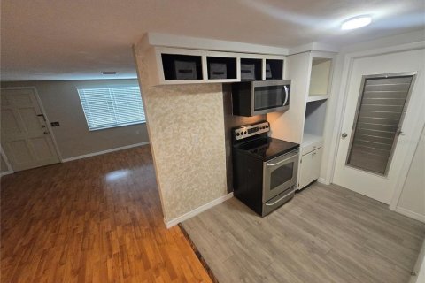 House in Holiday, Florida 2 bedrooms, 104.79 sq.m. № 1911219 - photo 13