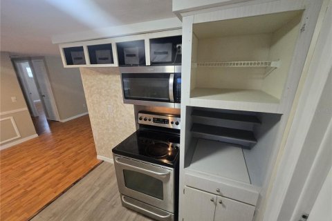 House in Holiday, Florida 2 bedrooms, 104.79 sq.m. № 1911219 - photo 15