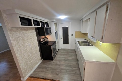 House in Holiday, Florida 2 bedrooms, 104.79 sq.m. № 1911219 - photo 9