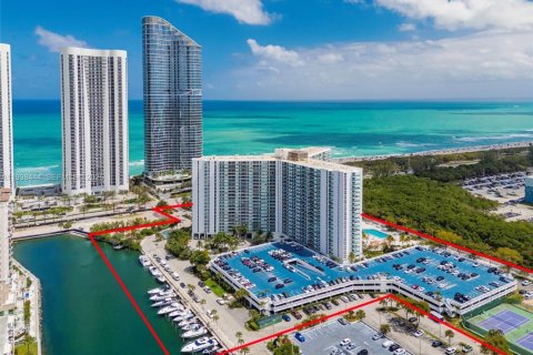Condominio en Sunny Isles Beach, Florida, 2 dormitorios  № 1996041