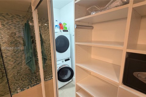 Condominio en alquiler en Sunny Isles Beach, Florida, 2 dormitorios, 126.07 m2 № 1996041 - foto 27