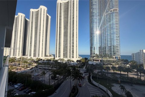 Condominio en alquiler en Sunny Isles Beach, Florida, 2 dormitorios, 126.07 m2 № 1996041 - foto 11