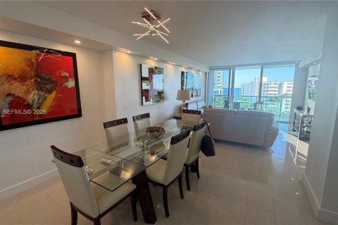 Condominio en alquiler en Sunny Isles Beach, Florida, 2 dormitorios, 126.07 m2 № 1996041 - foto 3