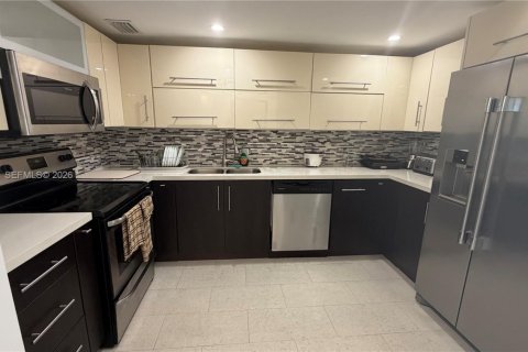 Condominio en alquiler en Sunny Isles Beach, Florida, 2 dormitorios, 126.07 m2 № 1996041 - foto 4