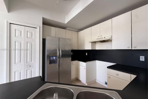 Купить таунхаус в Хомстед, Флорида 4 спальни, 154.31м2, № 2167906 - фото 10