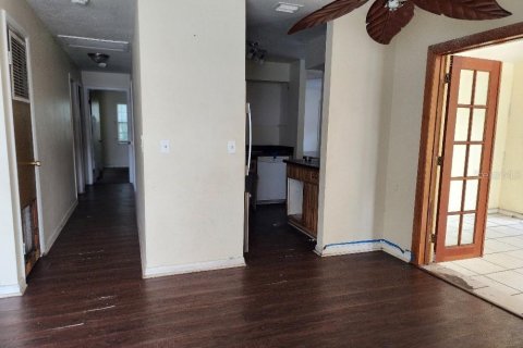 House in Tampa, Florida 3 bedrooms, 133.22 sq.m. № 2394114 - photo 5