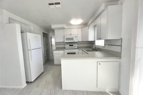 Casa en alquiler en Holiday, Florida, 2 dormitorios, 75.81 m2 № 1918125 - foto 17