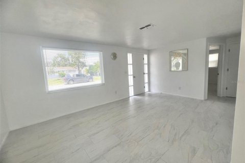 Casa en alquiler en Holiday, Florida, 2 dormitorios, 75.81 m2 № 1918125 - foto 6