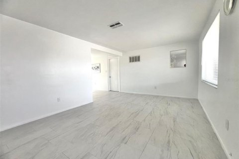 Casa en alquiler en Holiday, Florida, 2 dormitorios, 75.81 m2 № 1918125 - foto 7