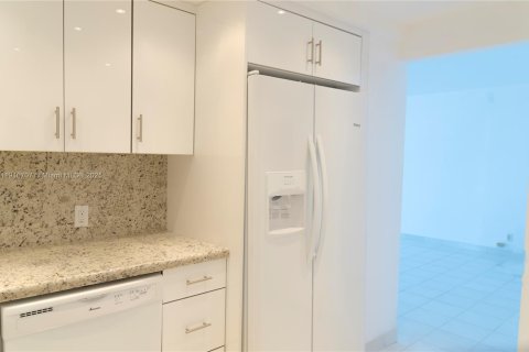 Condominio en alquiler en Sunny Isles Beach, Florida, 2 dormitorios, 141.3 m2 № 1970362 - foto 8