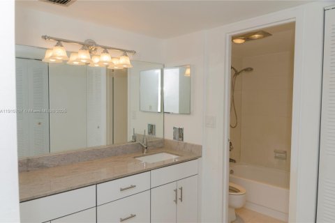 Condominio en alquiler en Sunny Isles Beach, Florida, 2 dormitorios, 141.3 m2 № 1970362 - foto 13