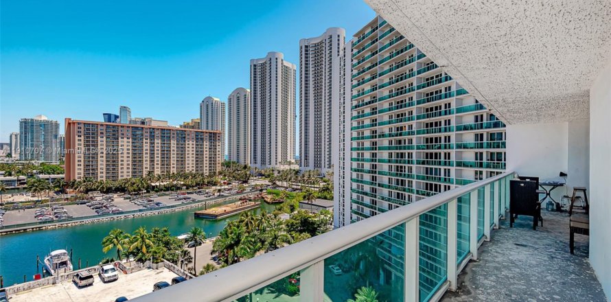 Condominio en Sunny Isles Beach, Florida, 2 dormitorios  № 1970362