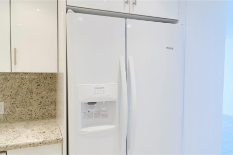 Condominio en alquiler en Sunny Isles Beach, Florida, 2 dormitorios, 141.3 m2 № 1970362 - foto 9