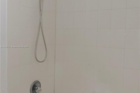 Condominio en alquiler en Sunny Isles Beach, Florida, 2 dormitorios, 141.3 m2 № 1970362 - foto 14