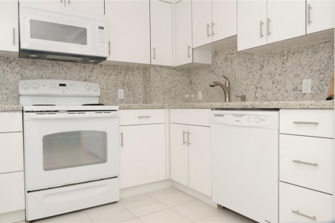 Condominio en alquiler en Sunny Isles Beach, Florida, 2 dormitorios, 141.3 m2 № 1970362 - foto 5