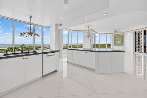 Condo in Longboat Key, Florida, 3 bedrooms  № 2414112 - photo 23