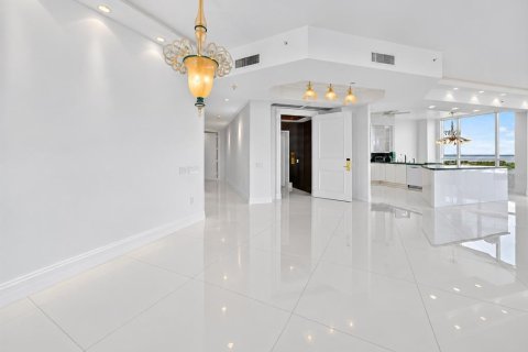 Condo in Longboat Key, Florida, 3 bedrooms  № 2414112 - photo 26