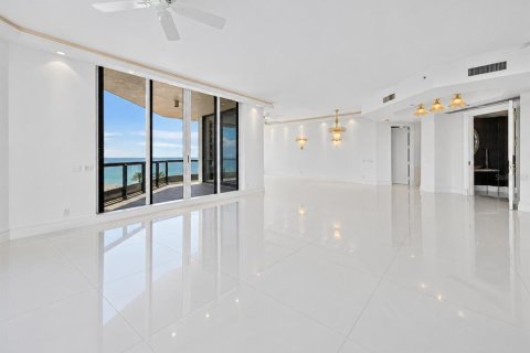 Condo in Longboat Key, Florida, 3 bedrooms  № 2414112 - photo 14