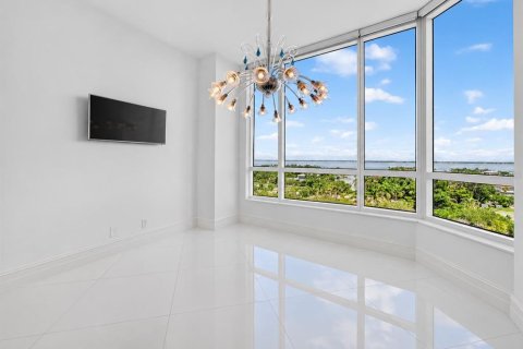 Condo in Longboat Key, Florida, 3 bedrooms  № 2414112 - photo 19