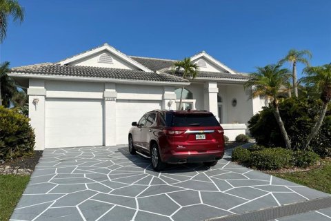 Casa en alquiler en Punta Gorda, Florida, 3 dormitorios, 237.64 m2 № 227571 - foto 1