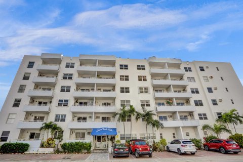 Condominio en Fort Lauderdale, Florida, 2 dormitorios  № 2420852
