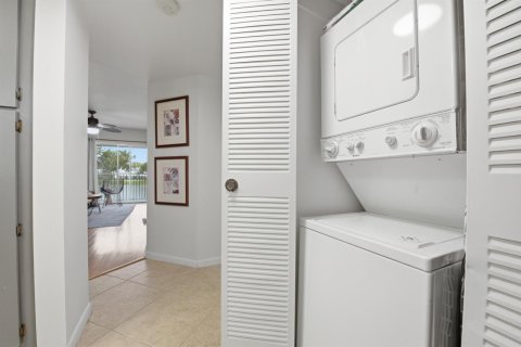 Condo in Margate, Florida, 2 bedrooms  № 2241856 - photo 23