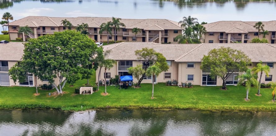 Condo in Margate, Florida, 2 bedrooms  № 2241856