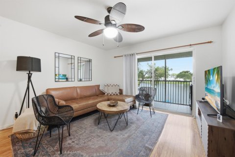 Condo in Margate, Florida, 2 bedrooms  № 2241856 - photo 10