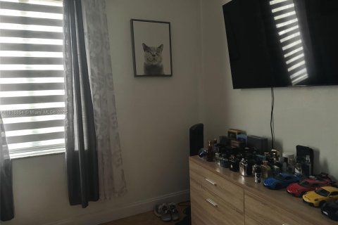 House in Miami, Florida 4 bedrooms, 193.24 sq.m. № 2022303 - photo 9