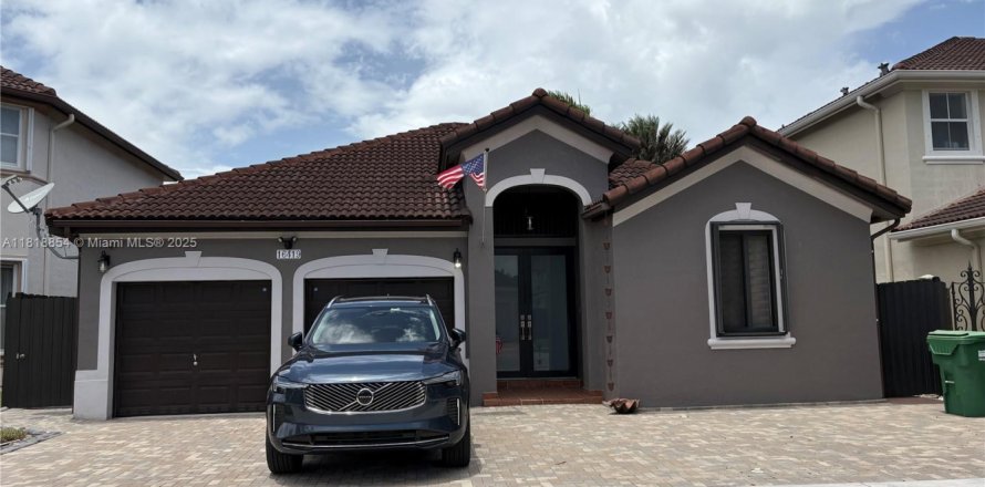 House in Miami, Florida 4 bedrooms, 193.24 sq.m. № 2022303