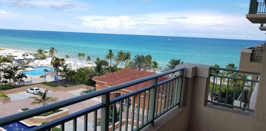 Condo à Hallandale Beach, Floride, 2 chambres № 1861522
