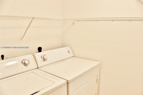 Купить кондоминиум в Мирамар, Флорида 2 спальни, 111.95м2, № 1995235 - фото 14