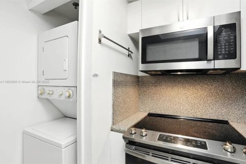 Copropriété à louer à Miami, Floride: 2 chambres, 80.36 m2 № 1947066 - photo 5