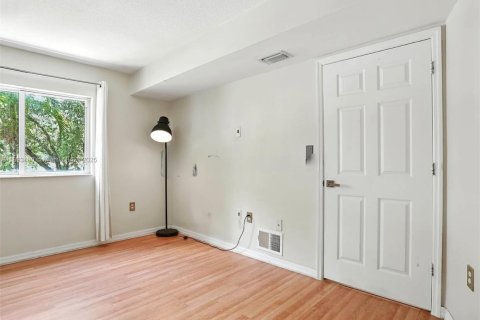 Copropriété à louer à Miami, Floride: 2 chambres, 80.36 m2 № 1947066 - photo 6