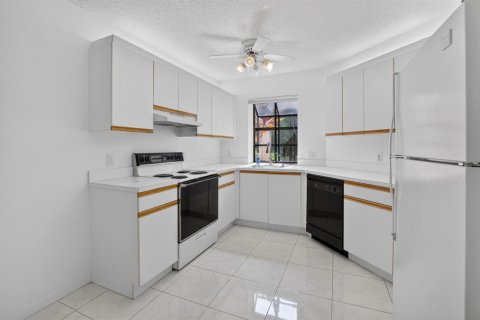 Condo in Boynton Beach, Florida, 3 bedrooms № 2249513 - photo 10