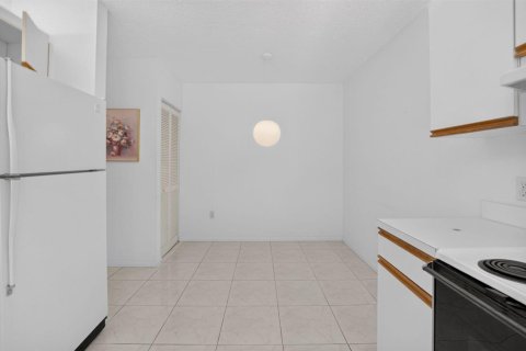 Condo in Boynton Beach, Florida, 3 bedrooms № 2249513 - photo 9